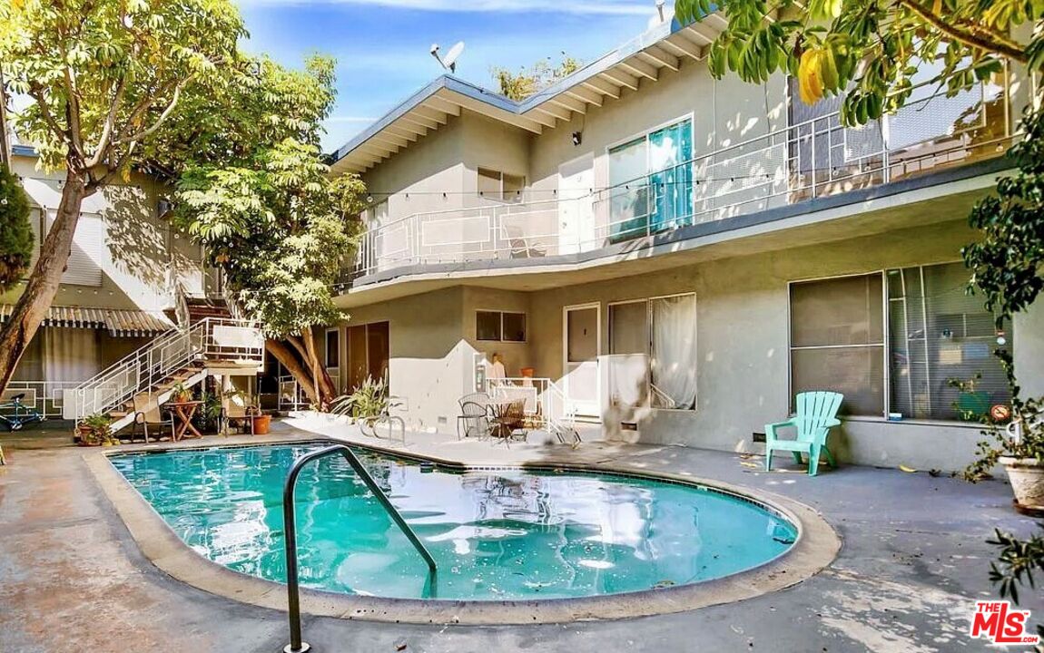 West Hollywood Condo: 941 North San Vicente Boulevard