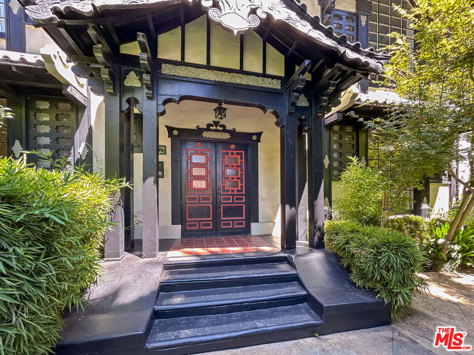 West Hollywood Condo: 1220 North La Cienega Boulevard