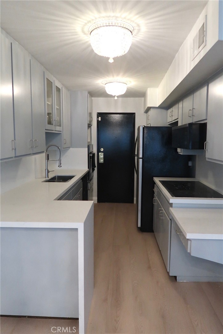 West Hollywood Condo: 1121 North Olive Drive