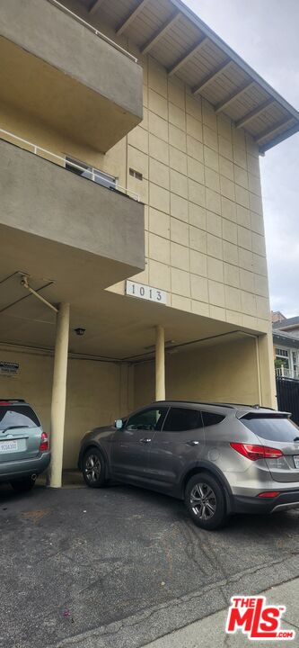 West Hollywood Condo: 1013 North San Vicente Boulevard