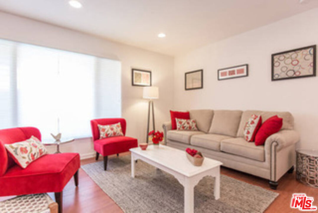 Los Angeles Condo: 1940 Carmen Avenue