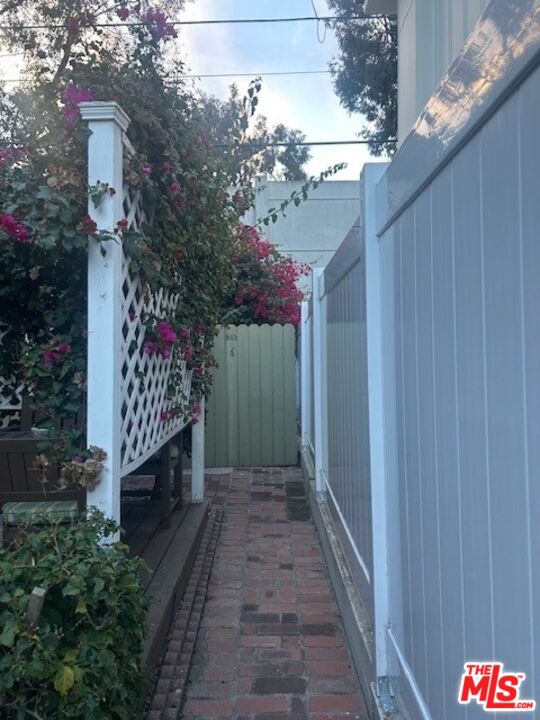 West Hollywood Condo: 843 Huntley Drive