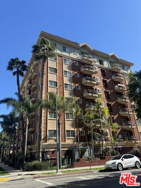 Los Angeles Condo: 700 South Ardmore Avenue