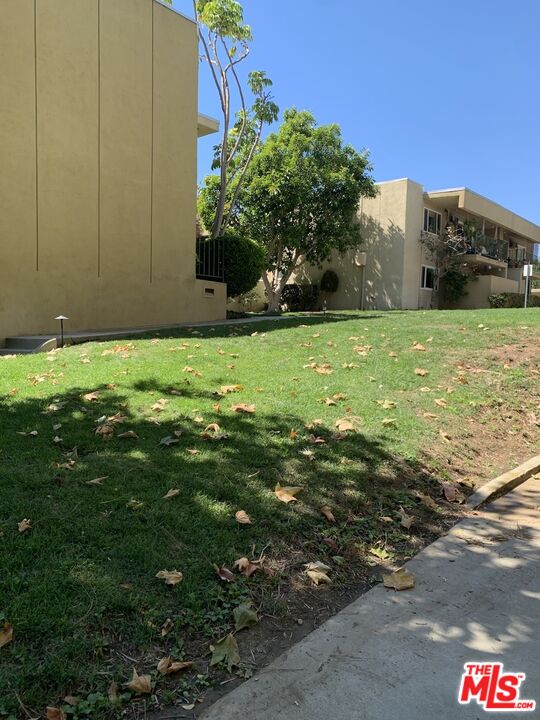 North Hollywood Condo: 11138 Aqua Vista Street