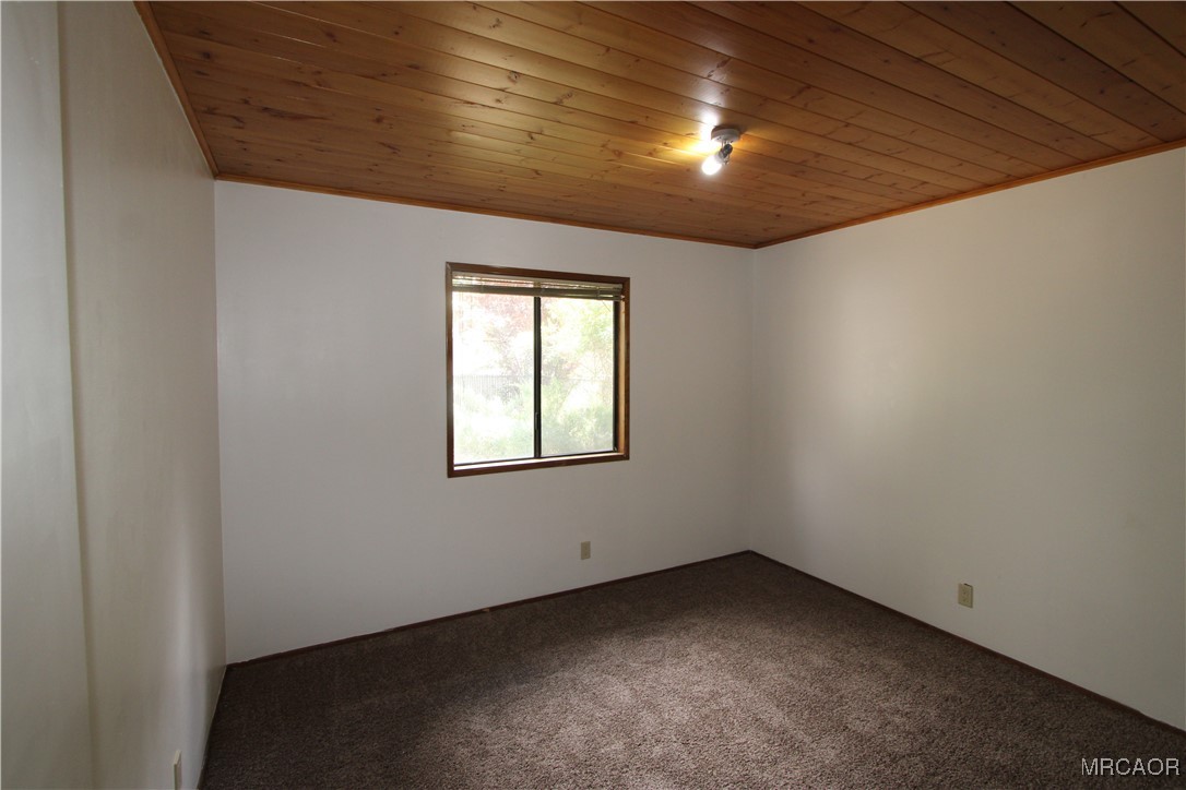 Big Bear City Condo: 1324 East Country Club Boulevard