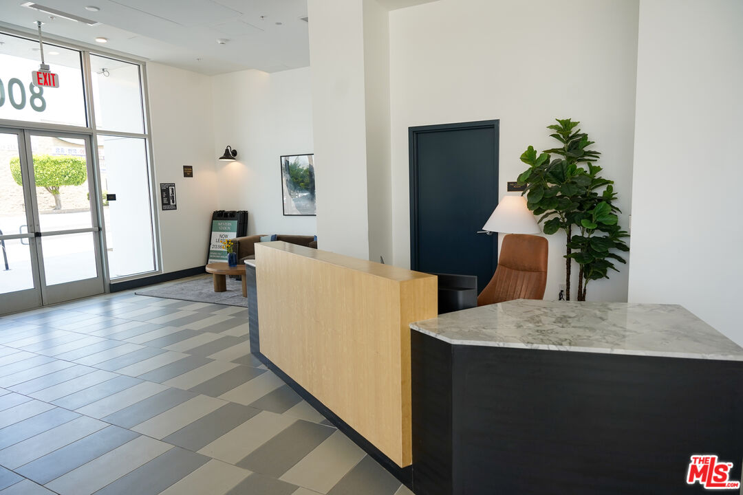 Los Angeles Condo: 800 Western Avenue