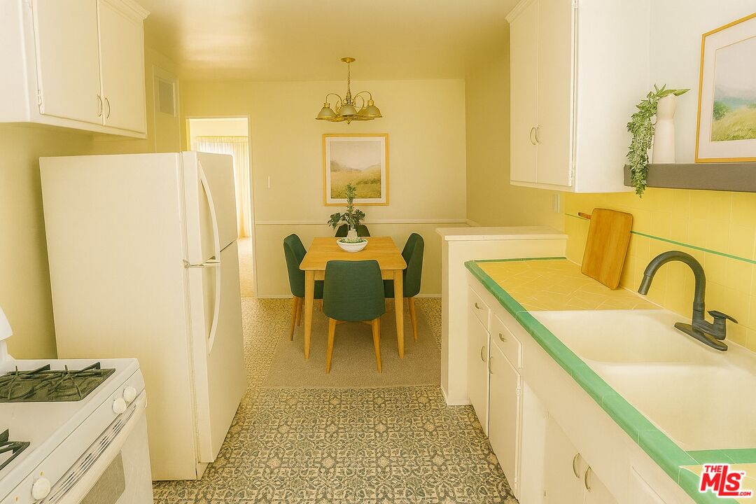 Los Angeles Condo: 828 North Alta Vista Boulevard