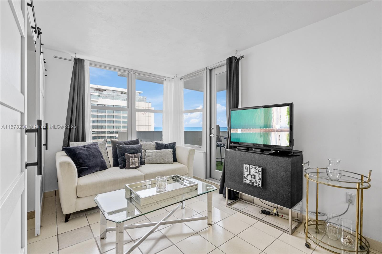 Miami Beach Condo: 2899 Collins Avenue