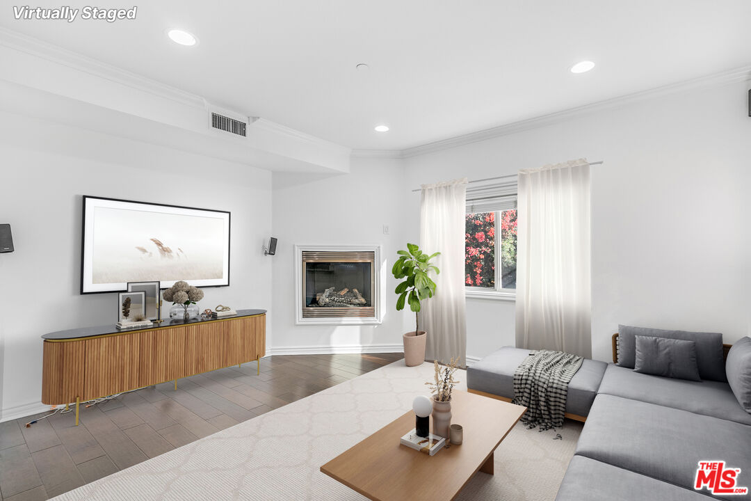 Studio City Condo: 11504 Moorpark Street