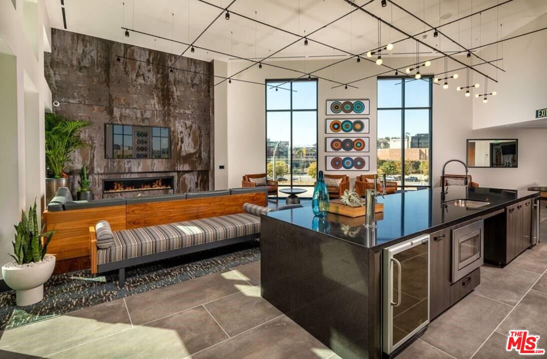 Los Angeles Condo: 1101 North Main Street