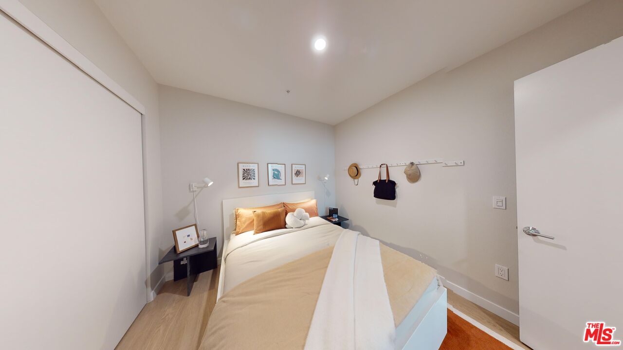 Los Angeles Condo: 200 Mesnager Street