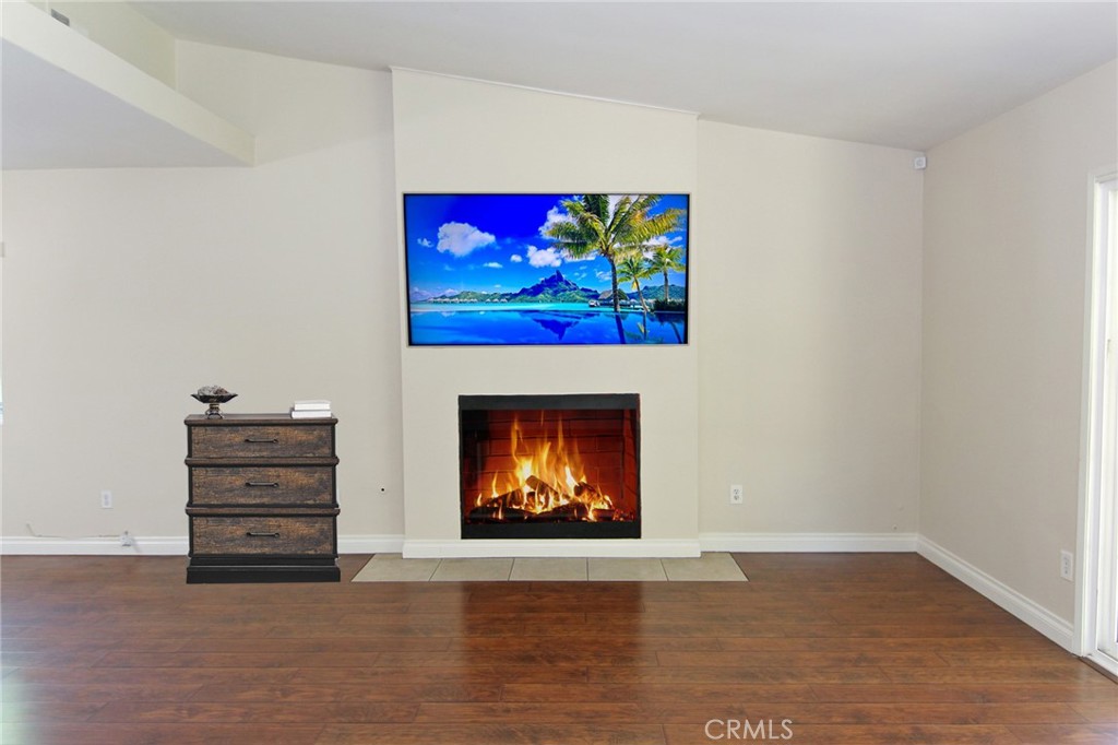 Northridge Condo: 9310 Crebs Avenue