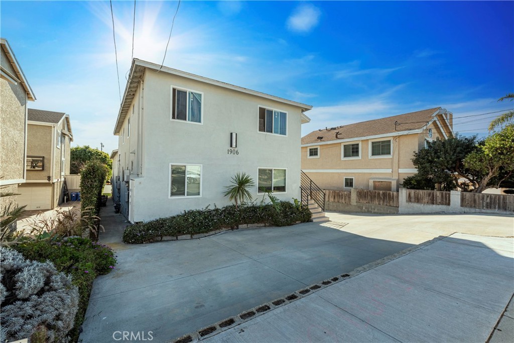 Redondo Beach Condo: 1906 Carnegie Lane