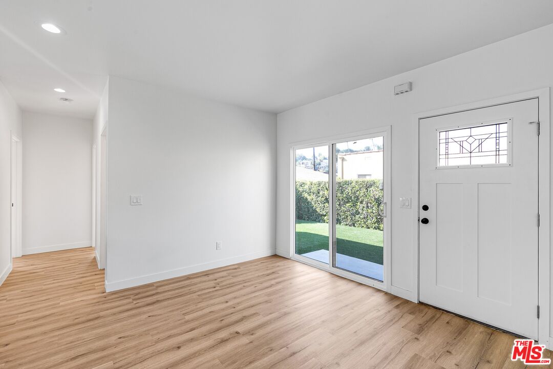 Los Angeles Condo: 1622 Morton Avenue