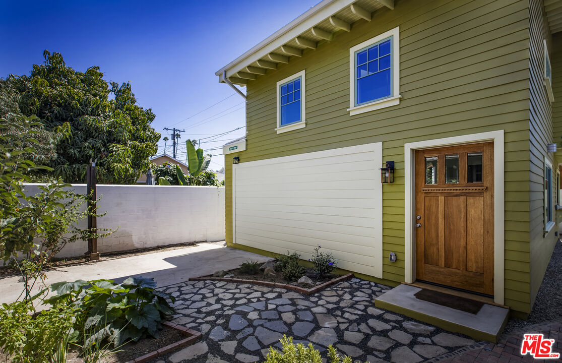 Los Angeles Condo: 2358 West 20th Street