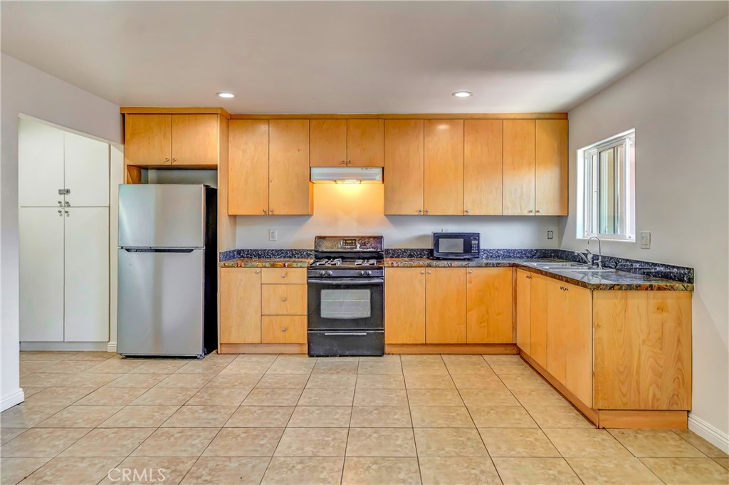 North Hollywood Condo: 6735 Elmer Avenue