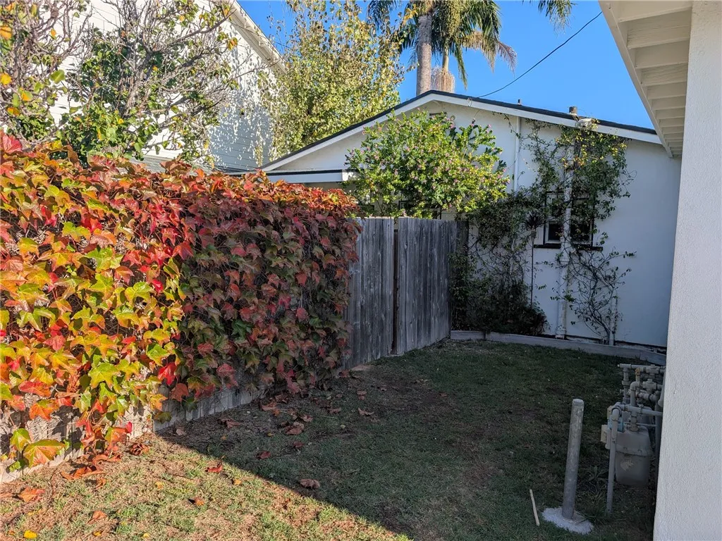 Costa Mesa Condo: 233 Flower Street