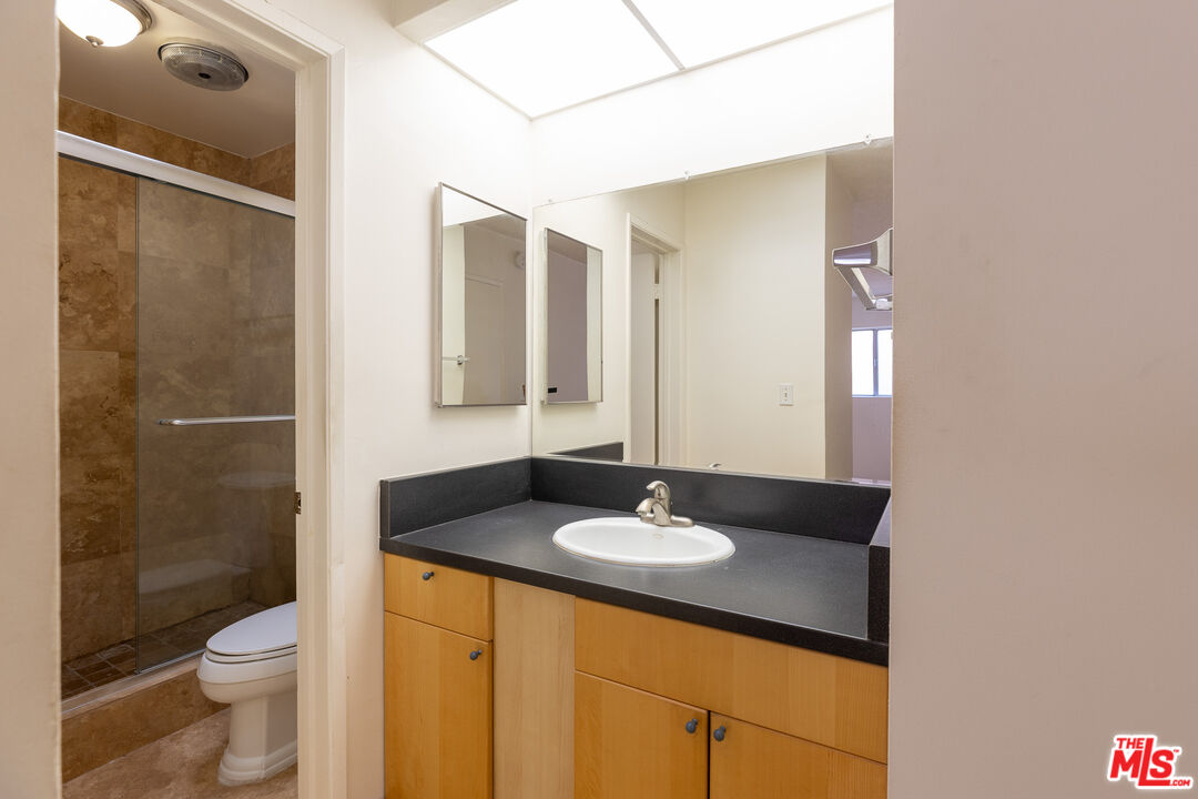 Santa Monica Condo: 1033 6th Street