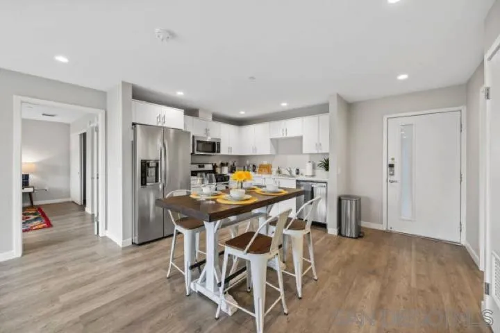 San Diego Condo: 3909 Voltaire Street