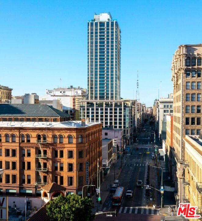 Los Angeles Condo: 400 South Broadway