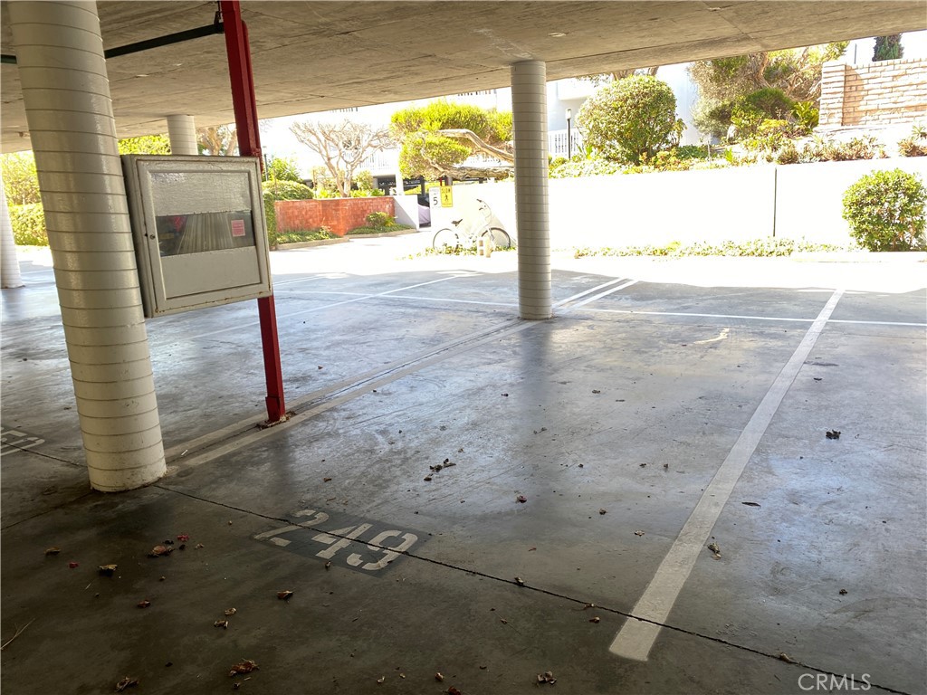 Redondo Beach Condo: 650 The Village