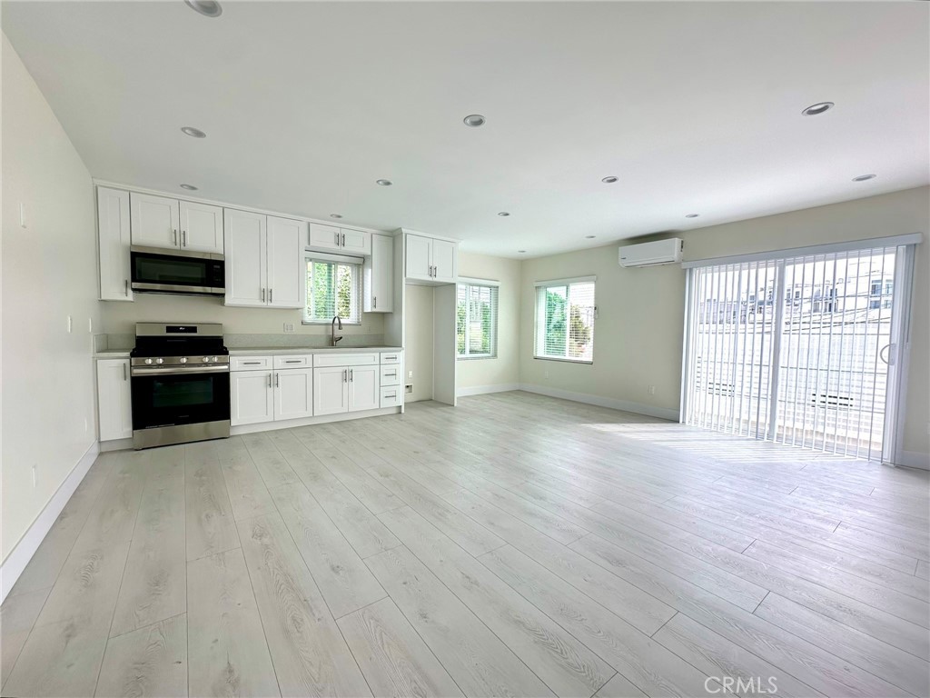 North Hollywood Condo: 5820 Lankershim Boulevard