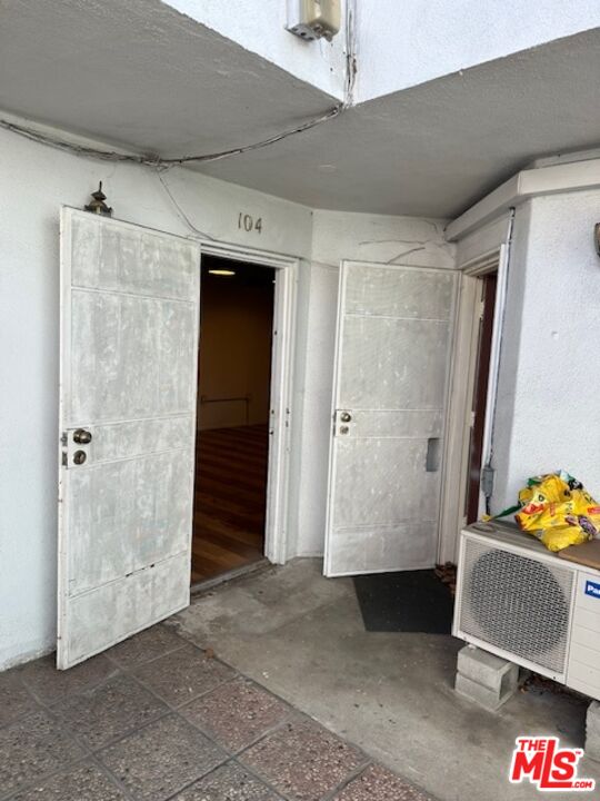 Los Angeles Condo: 8032 West 3rd Street