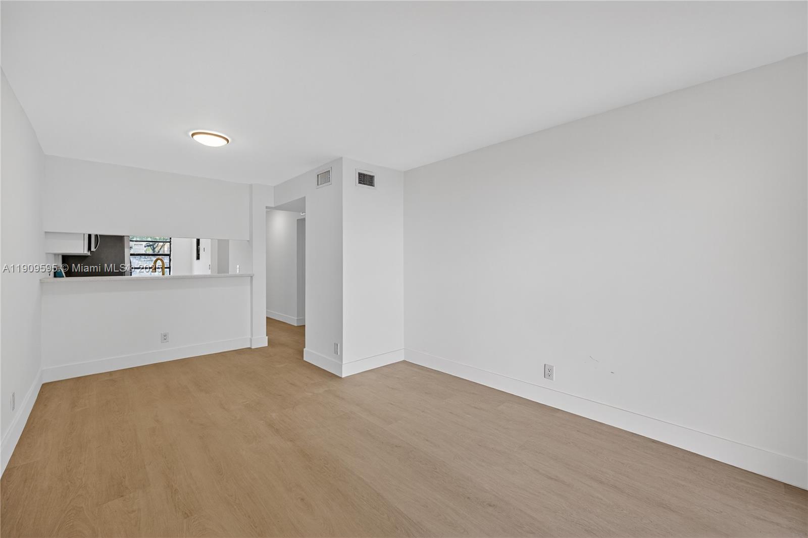 Tamarac Condo: 4198 Lakeside Drive