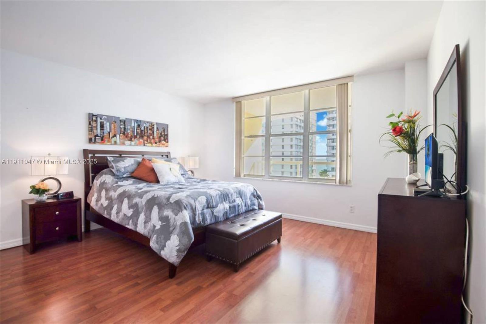 Miami Beach Condo: 5600 Collins Avenue