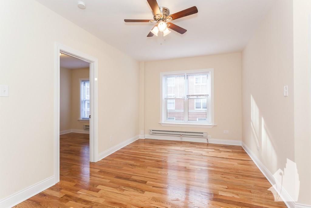 Chicago Condo: 947 W Cornelia Ave