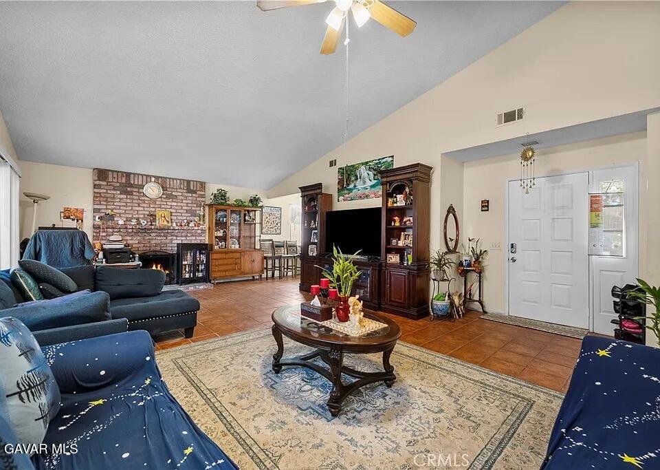 Lancaster Condo: 45109 18th Street West