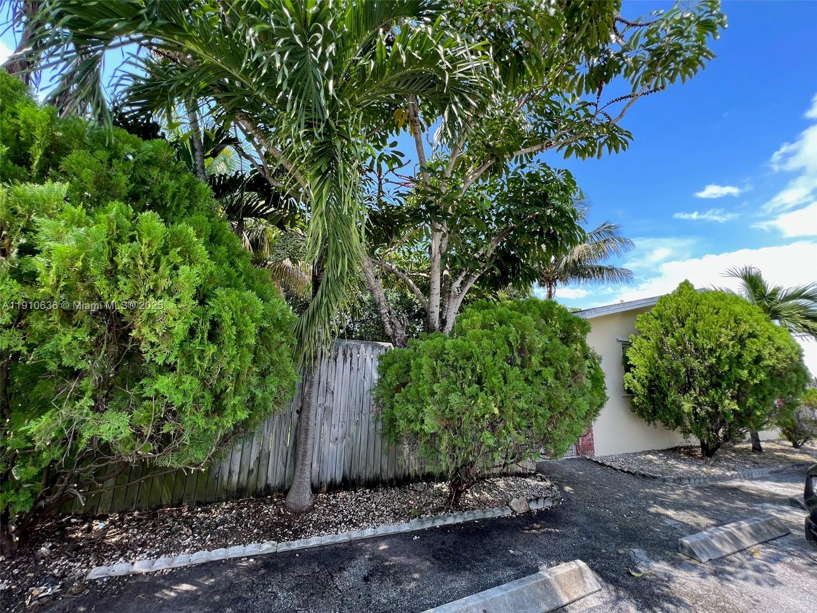 Hollywood Condo: 4841 Southwest 45th Avenue