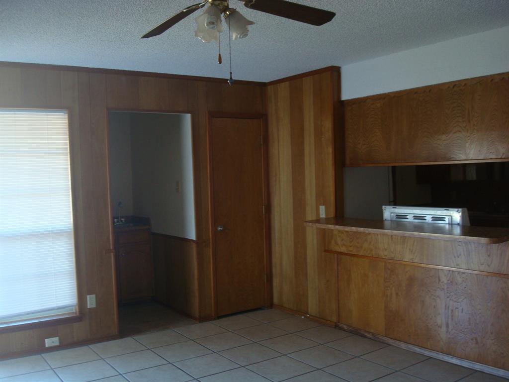 Burleson Condo: 615 East Renfro Street