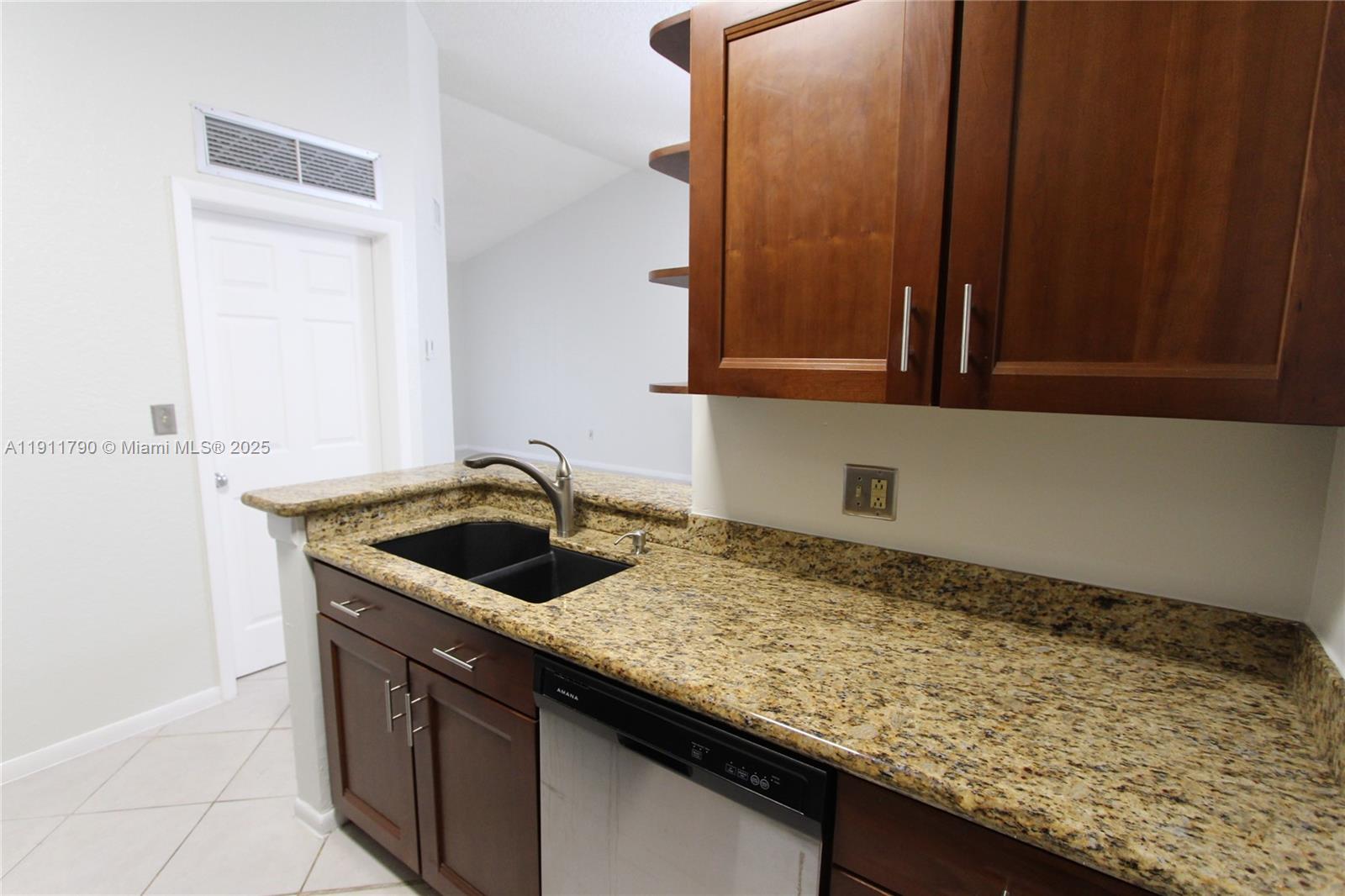 Oakland Park Condo: 2881 North Oakland Forest Drive