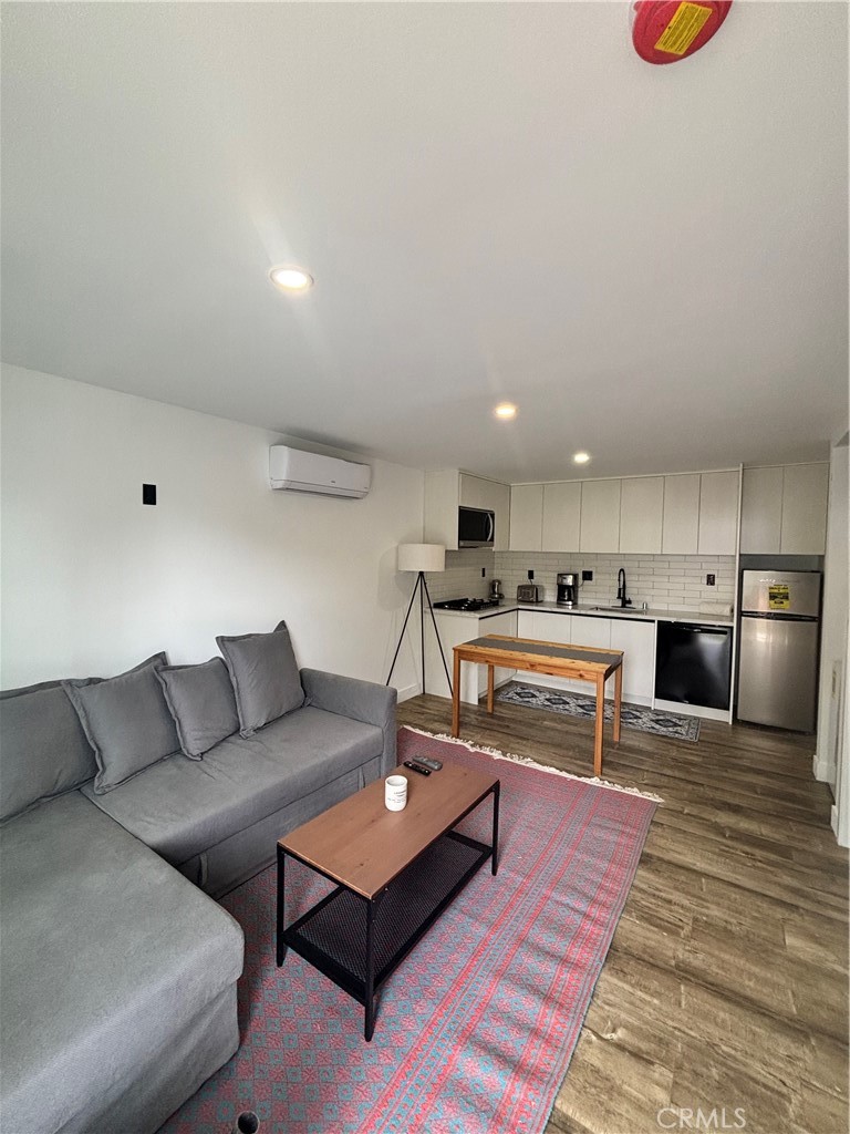 Woodland Hills Condo: 5500 Keokuk Avenue