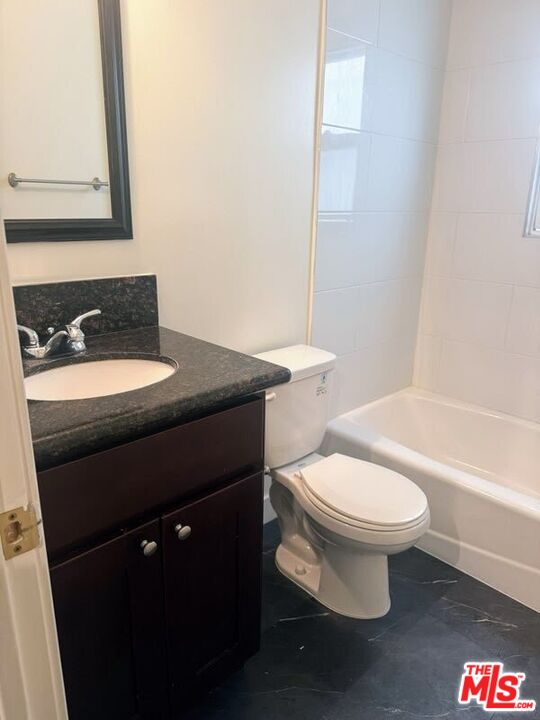 Beverly Hills Condo: 137 South Crescent Drive