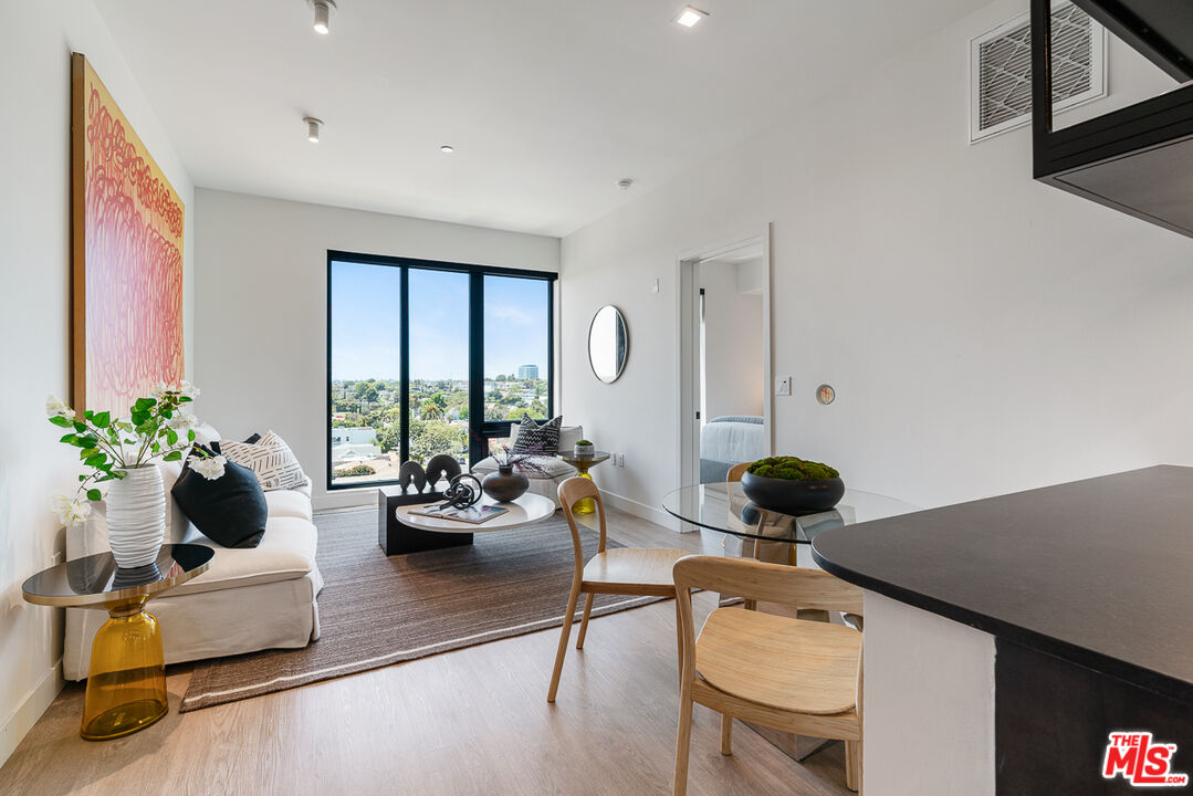 Los Angeles Condo: 10700 Tabor Street