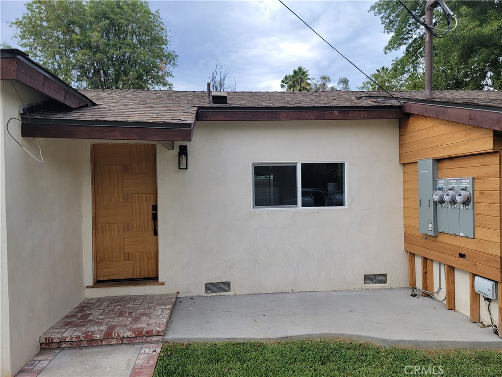 Reseda Condo: 18725 Bassett Street