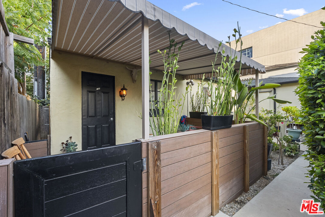 West Hollywood Condo: 838 Hilldale Avenue