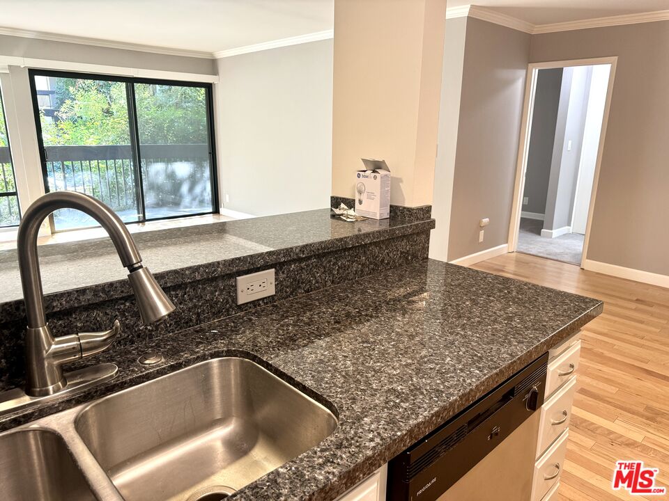 West Hollywood Condo: 950 North Kings Road