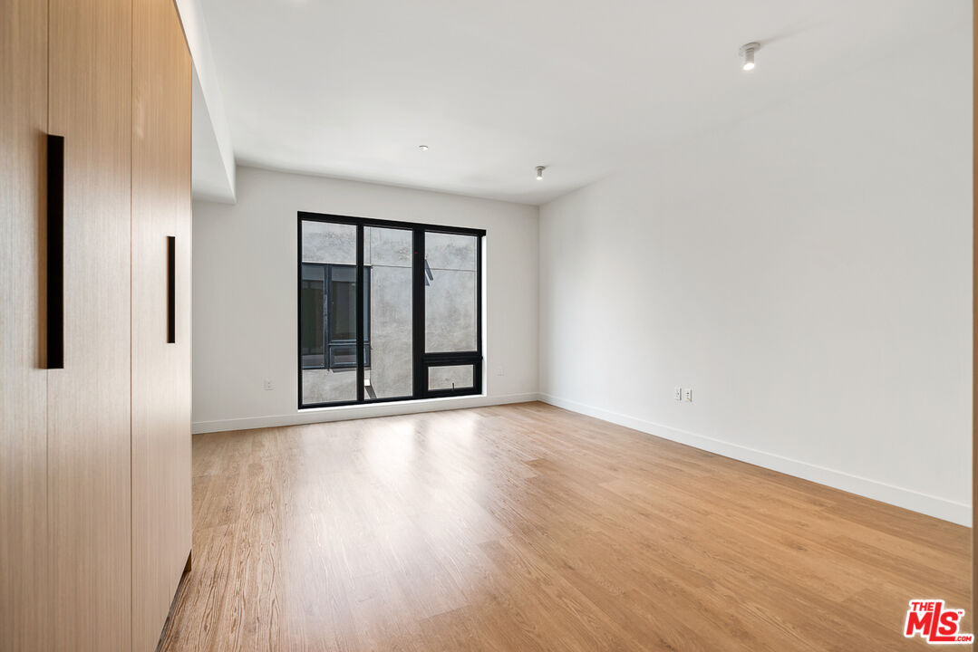 Los Angeles Condo: 10700 Tabor Street