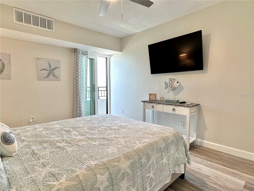 Clearwater Beach Condo: 851 Bayway Boulevard
