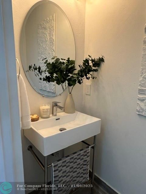 Hollywood Condo: 2526 Pierce Street