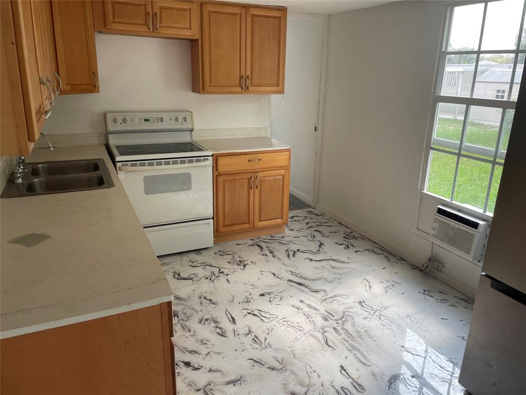 Davie Condo: 8556 Berkley Drive