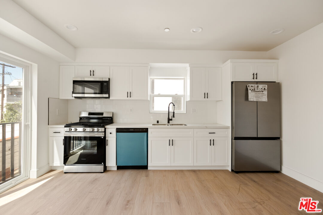 Los Angeles Condo: 1617 2nd Avenue