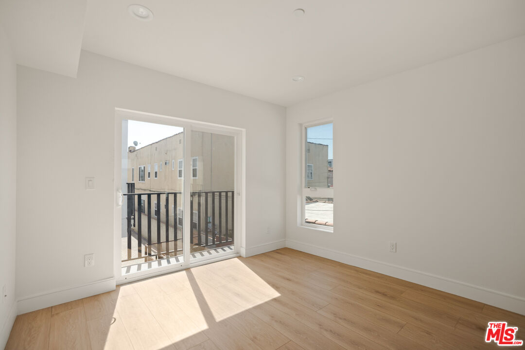 Los Angeles Condo: 1619 2nd Avenue