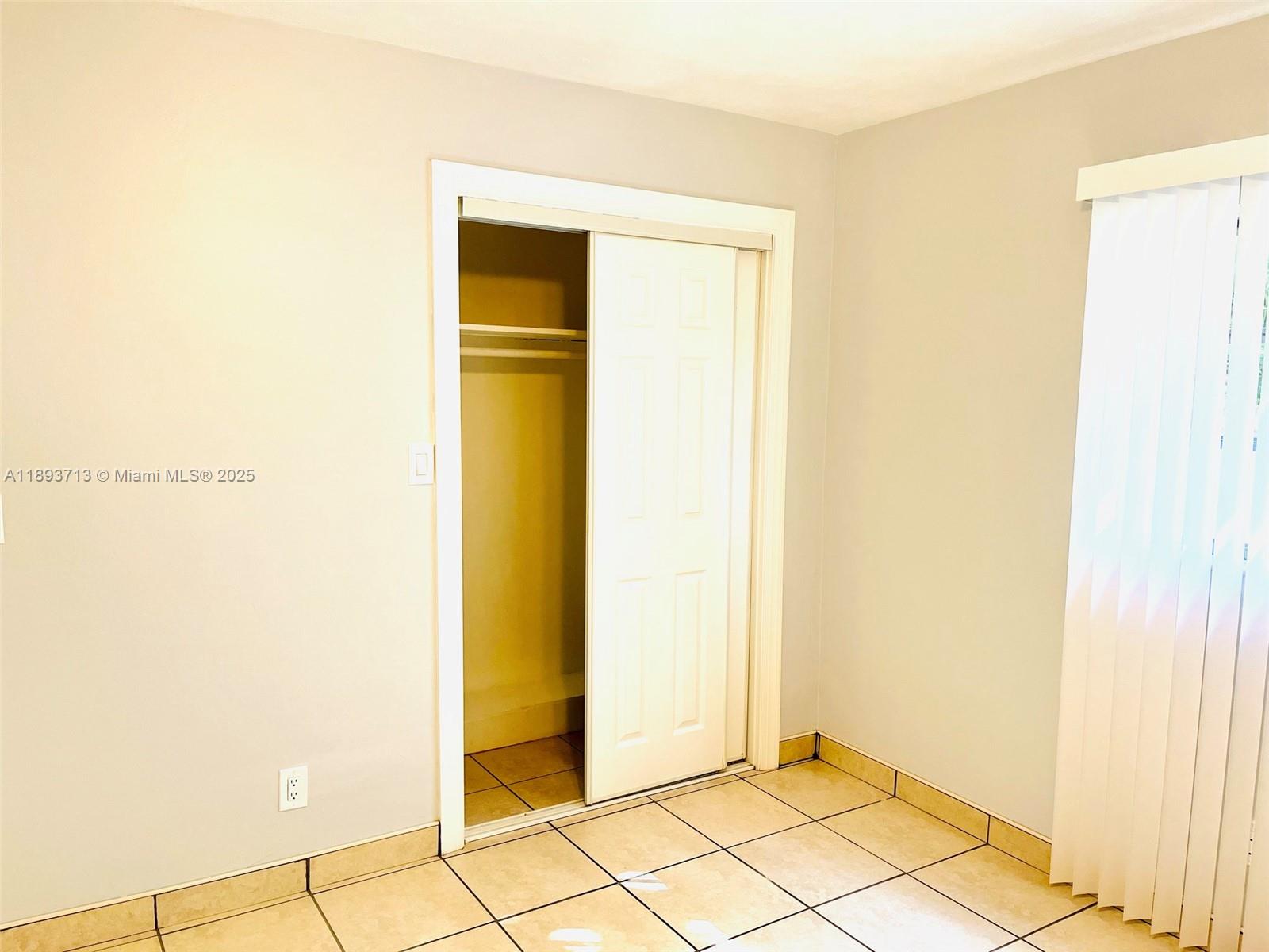 Hallandale Beach Condo: 1050 Atlantic Shores Boulevard