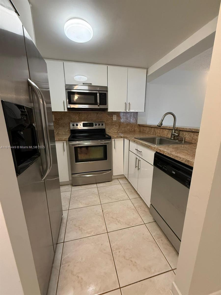 Hollywood Condo: 5805 Washington Street