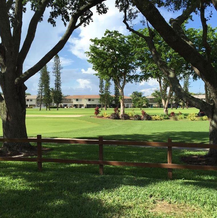 Pembroke Pines Condo: 10740 South Golfview Drive