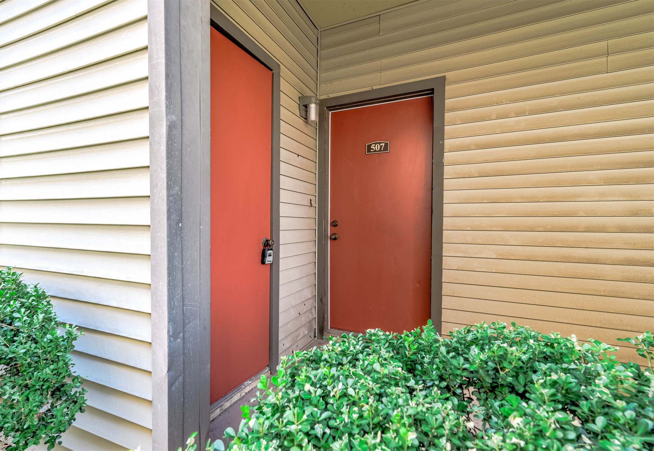 Houston Condo: 2025 Augusta Drive